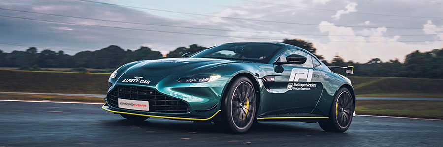 Aston Martin Vantage F1 sur le circuit de Mornay