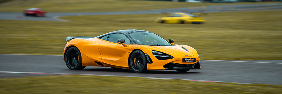 Stage de pilotage en McLaren 720S sur le circuit de Nogaro