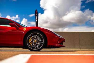 Ferrari aux stands